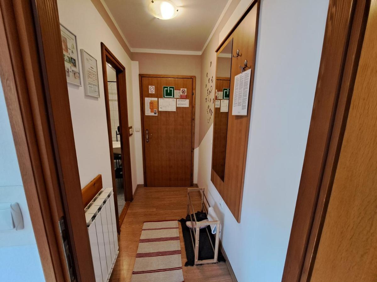 Apartment Erika Fuzine Bagian luar foto